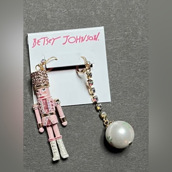 NWT ⚜️💖⚜️ Betsey Johnson - Nutcracker Linear Ball Mismatch Pink Earrings - Picture 8 of 12